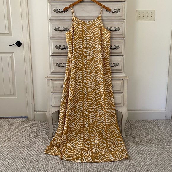 Yellow Tropical Maxi Dress - Picture 3 of 4